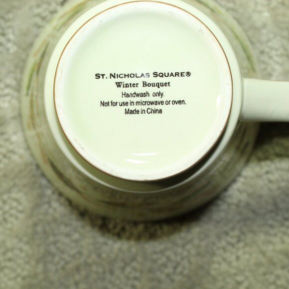Set of 4 Vintage St. Nicholas Square Winter Bouquet Coffee Tea Cups - MINT - Picture 5 of 6